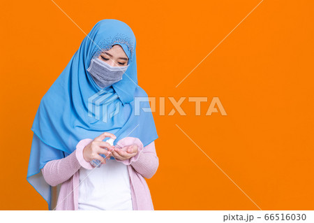 Muslim asian woman with traditional dress wearing 66516030