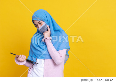 Asian Muslim woman wearing medical mask in hijab 66516032