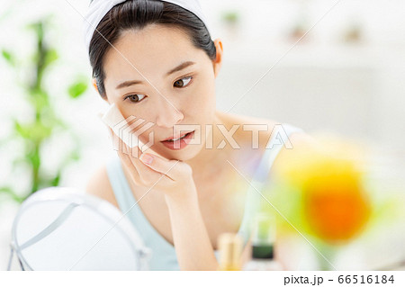 ビューティー　女性　スキンケア 66516184