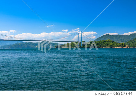 《愛媛県》しまなみ海道・伯方・大島大橋をのぞむ海《大島より》 《愛媛県》しまなみ海道・伯方・大島大橋をのぞむ海《大島より》 66517344