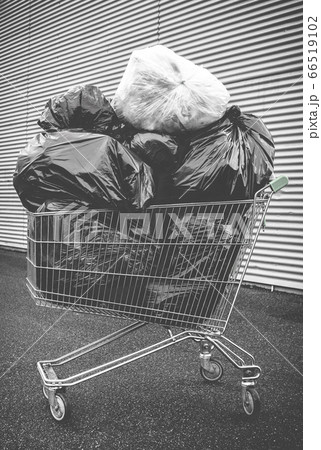 Garbage in the shopping cart Garbage in the shopping cart 66519102