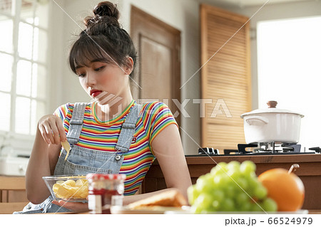 女性 女 女の子 66524979