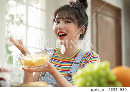 女性 女 女の子 66524980