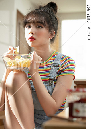 女性 女 女の子 66524995