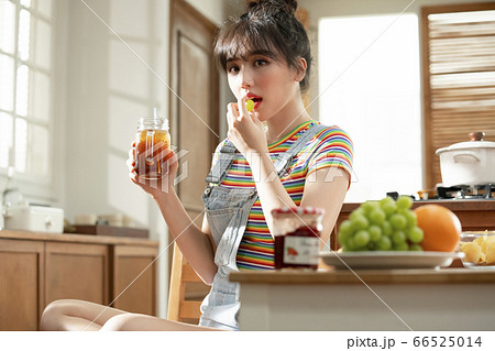 女性 女 女の子 66525014