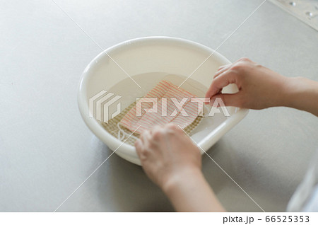 布マスク 手洗い 洗う 布マスク 手洗い 洗う 66525353