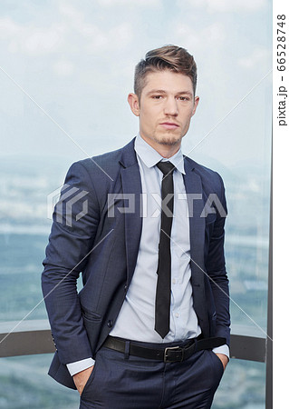 Handsome confident businessman 66528748