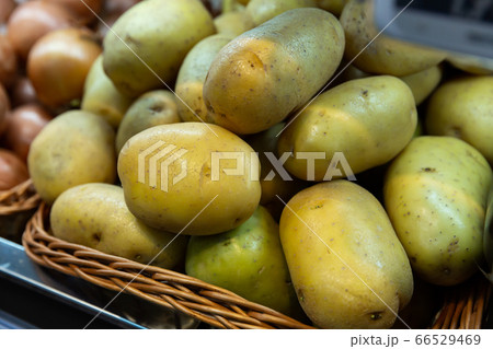 Potatoes in wicker basket at market Potatoes in wicker basket at market 66529469