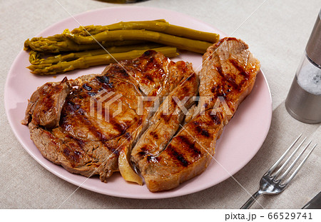 Beef steak with asparagus Beef steak with asparagus 66529741