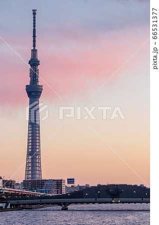 夕日を浴びてオレンジ色に染まる東京スカイツリー 夕日を浴びてオレンジ色に染まる東京スカイツリー 66531377