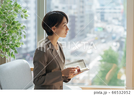 40代キャリアウーマン 66532052