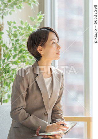 40代キャリアウーマンの写真素材 [66532598] - PIXTA