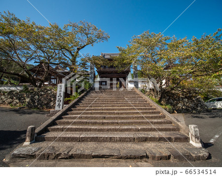 高昌寺の石段を広角で撮影 高昌寺の石段を広角で撮影 66534514