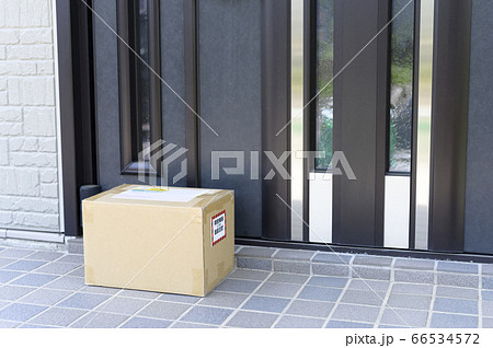 玄関に届いた商品（置き配） 66534572