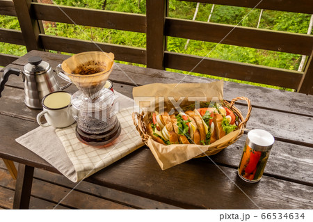 アウトドア料理　Camp food to enjoy outdoors 66534634