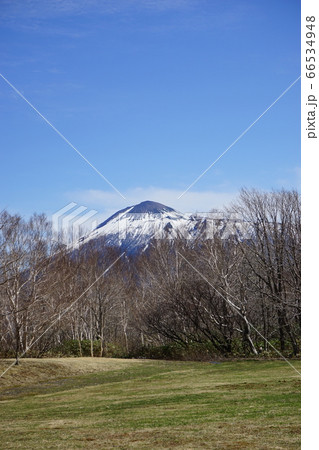 学習院八幡平校舎記念公園からの風景　岩手山 66534948