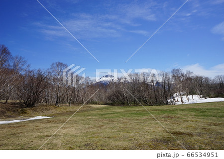 学習院八幡平校舎記念公園からの風景　岩手山 66534951