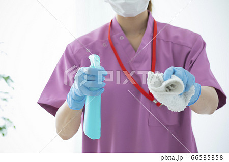 女性　ビジネス　仕事　看護師　医師　医者　医療　消毒 66535358