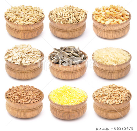 Cereals in wooden bowls 66535479