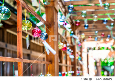 初夏の熊野神社(熊野大社)　風鈴の飾り「かなで」　山形県南陽市 66536089
