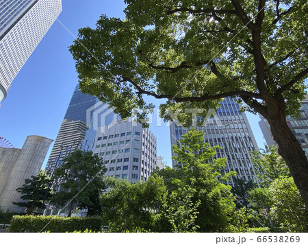 大阪駅前ビル風景 66538269