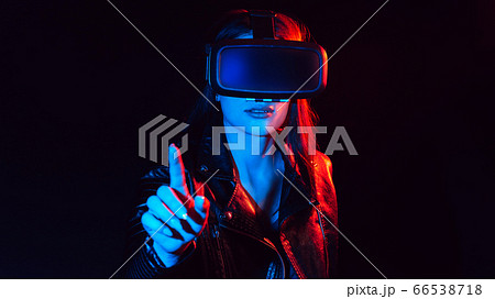 girl gets the experience of using virtual reality glasses 66538718