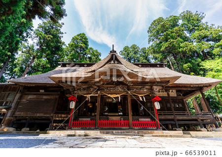 初夏の熊野神社(熊野大社) 拝殿 山形県南陽市 初夏の熊野神社(熊野大社) 拝殿 山形県南陽市 66539011