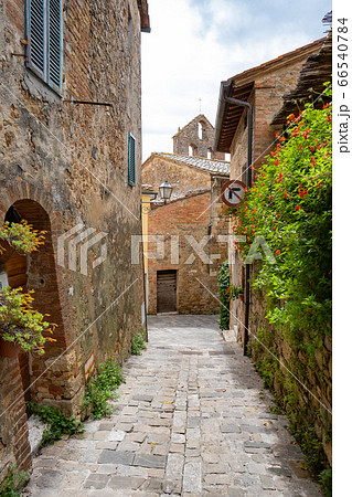 STREETS OF A SMALL ITALIAN TOWN, tuscany 66540784