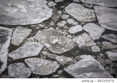 Cracked ice on river, top view 66540979