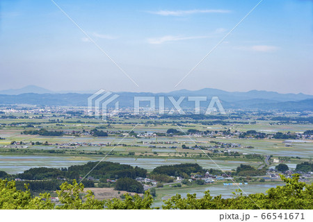 郊外の田園風景 66541671