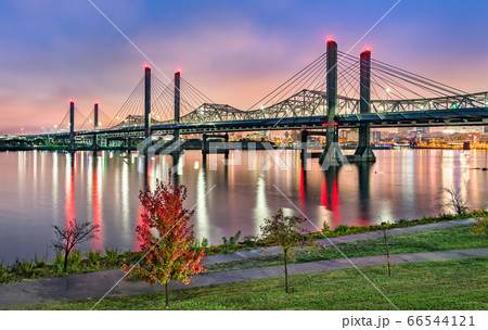Bridges across the Ohio River between Louisville, Kentucky and Jeffersonville, Indiana 66544121