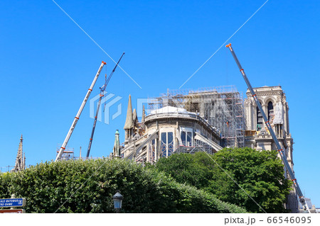 再建工事中のノートルダム大聖堂　パリ 66546095