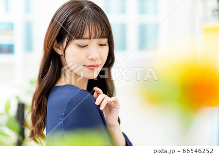 女性 ヘアモデル 家の写真素材