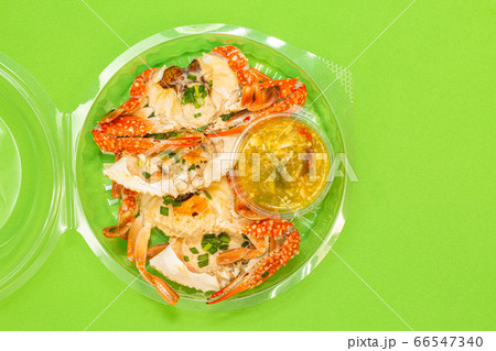 .Fresh crab meat, packed in a box 66547340