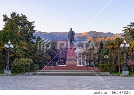 Lenin monument, sunset, Yalta, Crimea 66547820