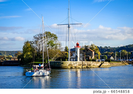 Lighthouse in Honfleur river, France 66548858