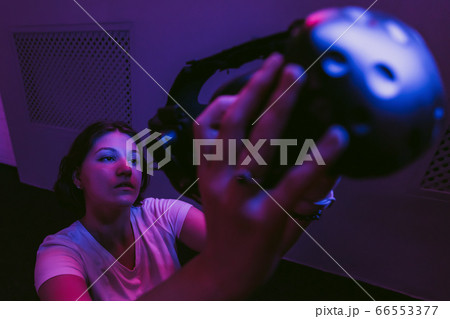 The girl joins virtual reality. VR games The girl joins virtual reality. VR games 66553377