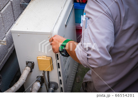 ガス給湯器の保守点検の写真素材