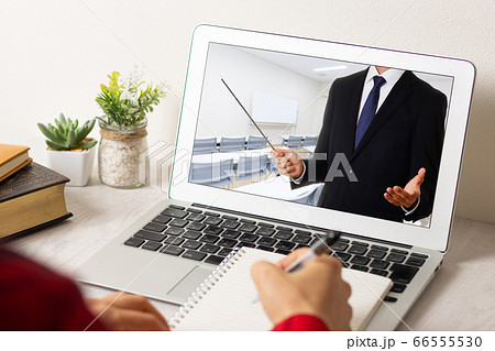 ウェビナー ビジネスマン 66555530
