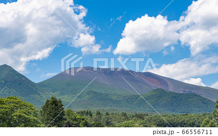 初夏の空と浅間山 66556711