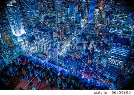 ロックフェラーセンター展望台の人々と夜景 66559309