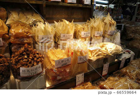 香港・徳輔道西の乾物店で売られるフカヒレ。高価な中華食材 66559664