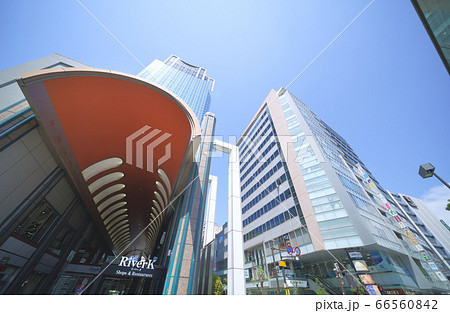 日本の川崎都市景観　川崎駅前のリバークなどを望む 66560842