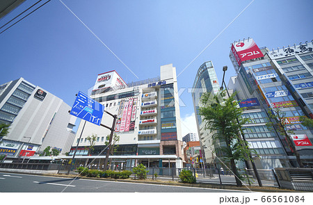 日本の川崎都市景観　川崎駅前の川崎モアーズなどを望む 66561084