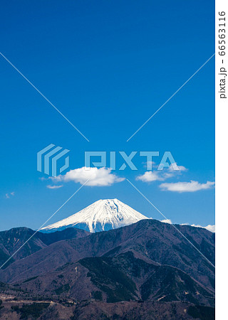 身延山山頂、東側展望台から眺める富士山(山梨県南巨摩郡身延町)2020年3月 身延山山頂、東側展望台から眺める富士山(山梨県南巨摩郡身延町)2020年3月 66563116