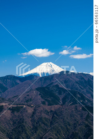 身延山山頂、東側展望台から眺める富士山(山梨県南巨摩郡身延町)2020年3月 身延山山頂、東側展望台から眺める富士山(山梨県南巨摩郡身延町)2020年3月 66563117