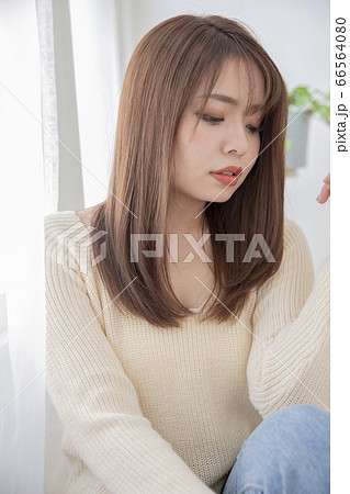 Straight medium hair hairstyle beauty salon woman - Stock Photo [66564080]  - PIXTA
