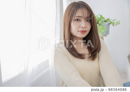 ストレート ミディアムヘアー 髪型 美容室 女性の写真素材