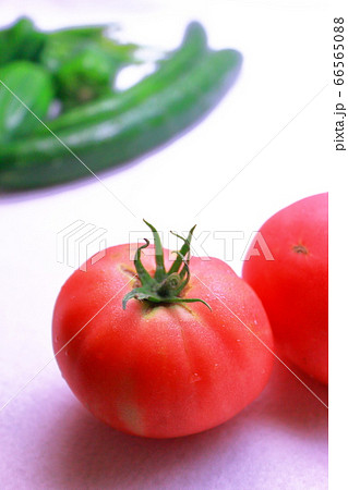 夏野菜シリーズ、新鮮な大玉トマト 夏野菜シリーズ、新鮮な大玉トマト 66565088