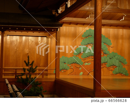 シテ柱と橋掛り・能舞台 シテ柱と橋掛り・能舞台 66566628